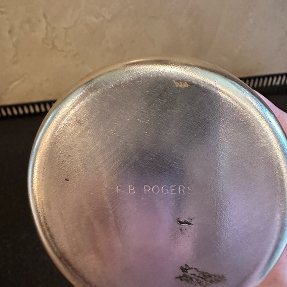 FB Rogers Wine Holder/Decanter - Picture 4 of 5